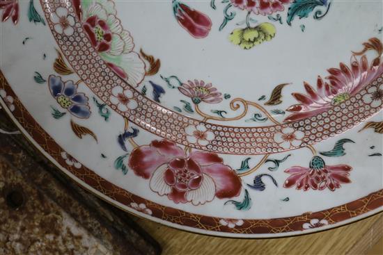 A Chinese export famille rose dish, Qianlong period diameter 31.5cm